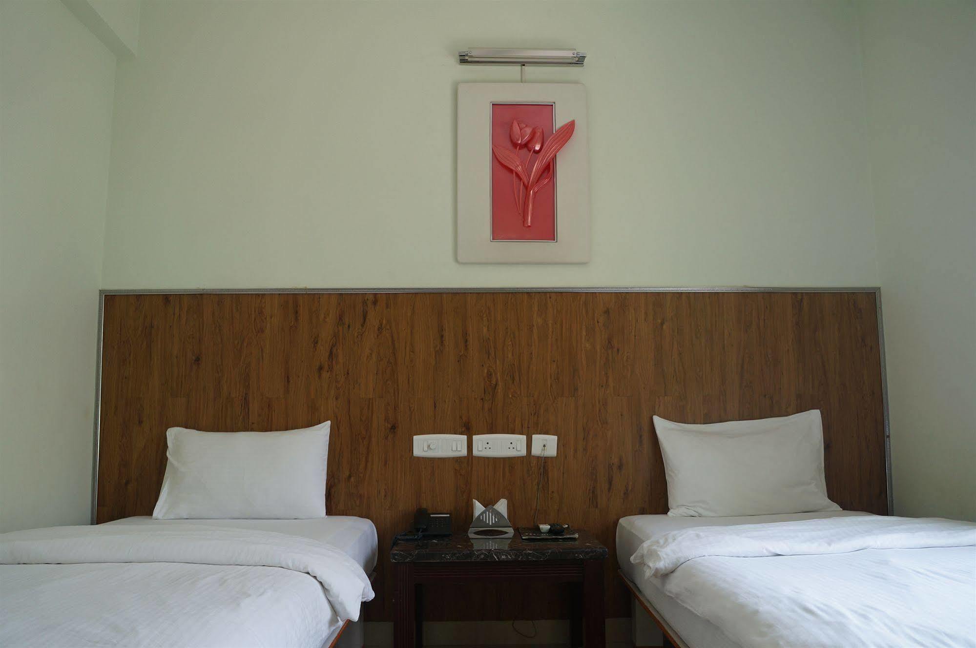 Lotels Hotel Chennai Exterior foto