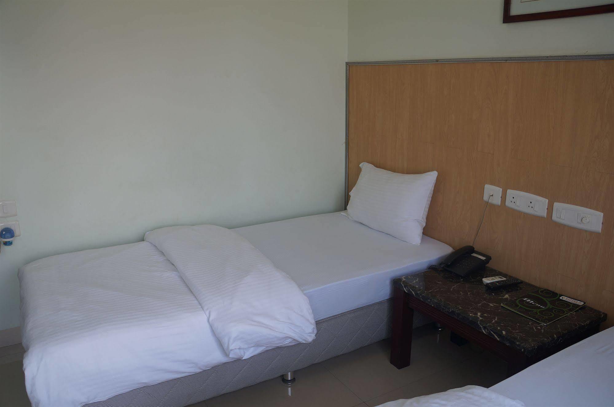 Lotels Hotel Chennai Exterior foto