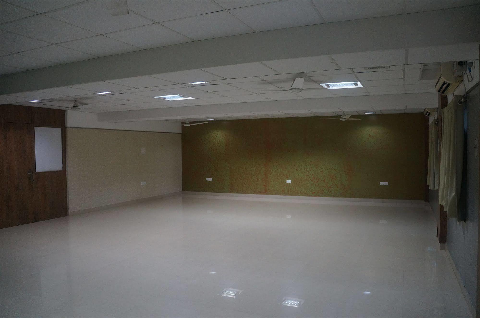 Lotels Hotel Chennai Exterior foto
